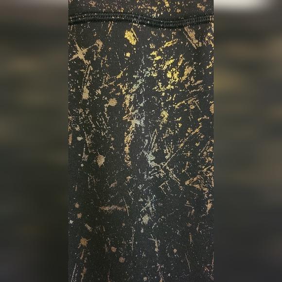 Ivivva Lululemon Rythmic Tights Luxtreme Magnetic Camo Gold & Black - Picture 6 of 7